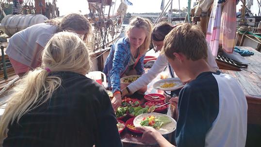 Middag ombord Middag ombord