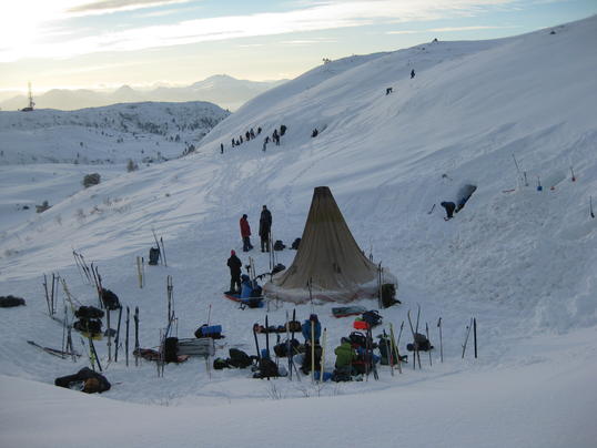 Oversiktsbilde snøhuleplassen Oversiktsbilde snøhuleplassen
